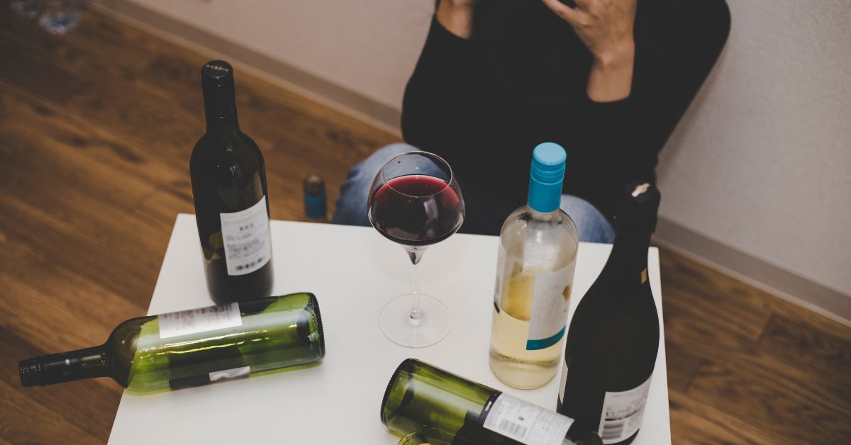Discover the key differences between substance dependence and abuse with this informative image. Gain a deeper understanding of these terms and how they impact addiction treatment and recovery. Learn more now.