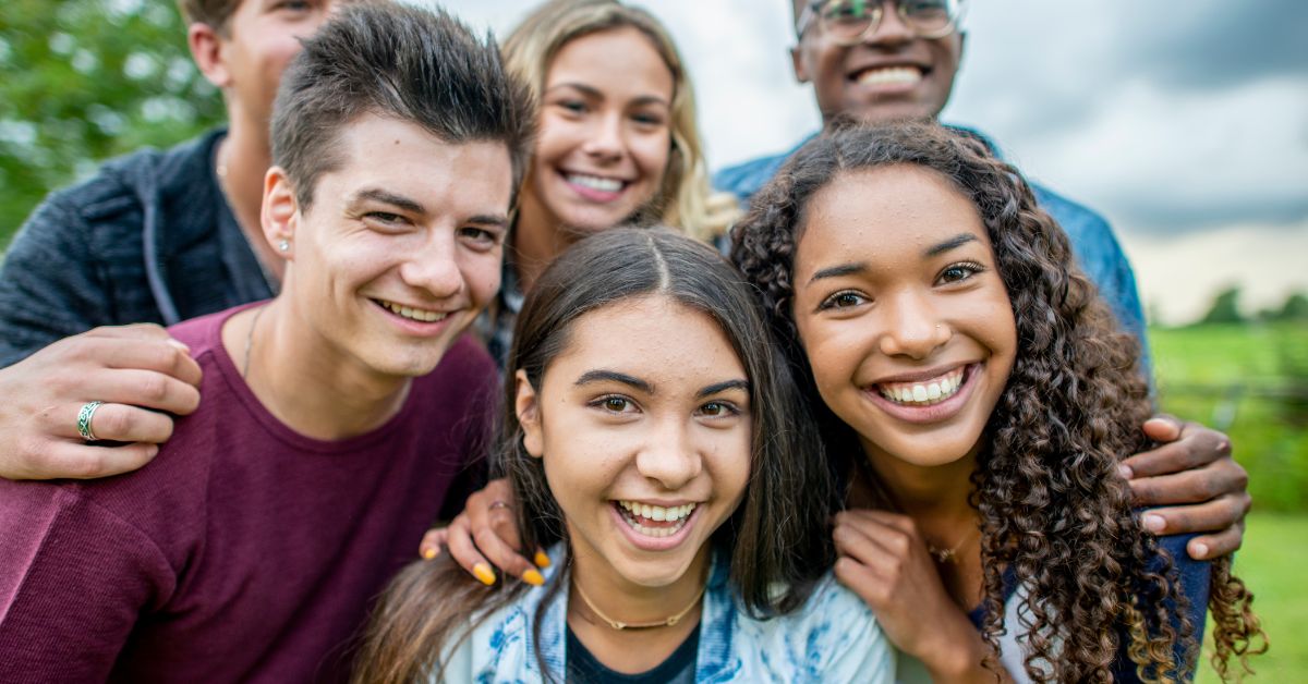A group of young people addressing the issue of teens abusing drugs by posing for a picture.